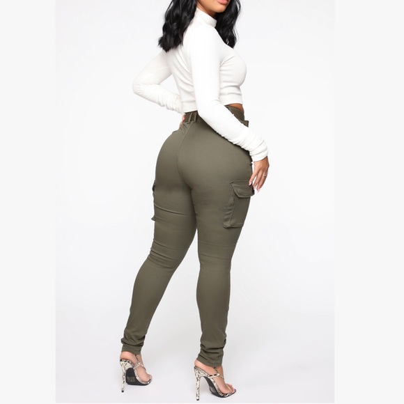 ✨Brand New Olive Belted Cargo Skinny Pants, Small✨ - Picture 1 of 5